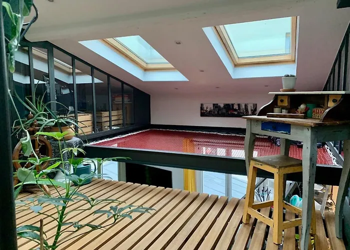 Quiet Loft 70sq In Trendy 11th Area *