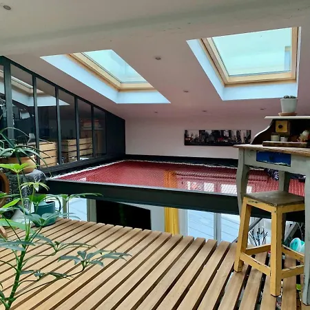 Quiet Loft 70sq In Trendy 11th Area *