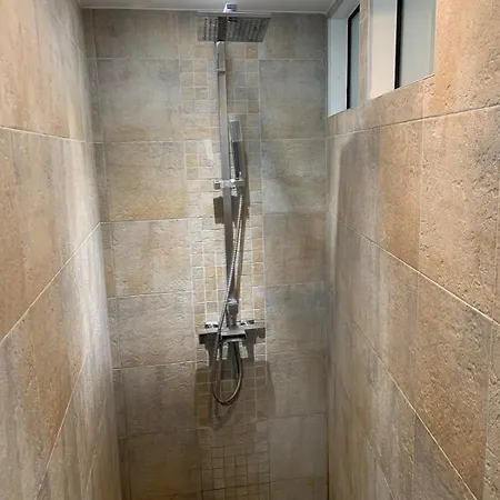 Quiet Loft 70sq In Trendy 11th Area